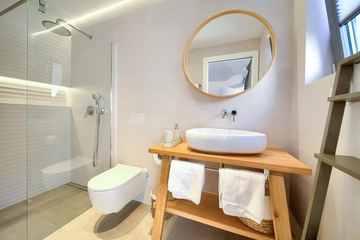 Villa in Linardići for Up to 12 Guests