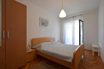 Porat Apartment for 4 Guests with Balcony & Terrace