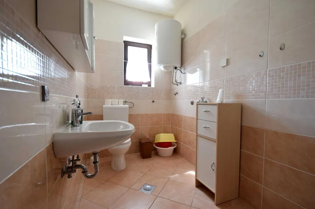 Porat Apartment for 4 Guests with Balcony & Terrace