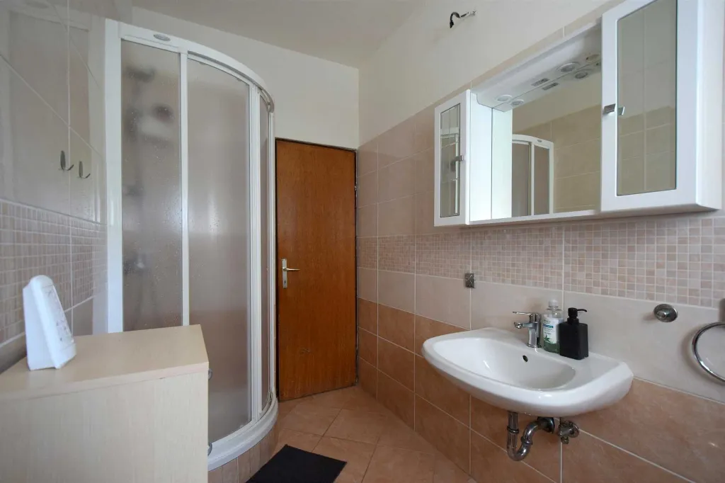 Porat Apartment for 4 Guests with Balcony & Terrace