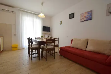 Porat Apartment for 4 Guests with Balcony & Terrace