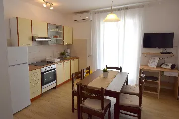 Porat Apartment for 4 Guests with Balcony & Terrace