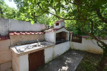 Porat Apartment for 4 Guests with Balcony & Terrace