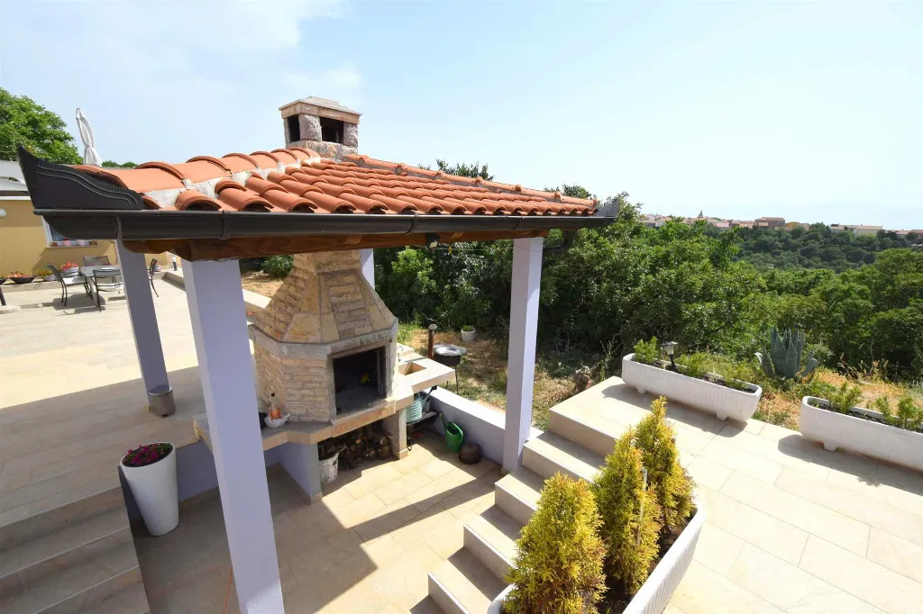 Ground-Floor Apartment in Omišalj for 4 Guests
