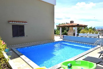 Ground-Floor Apartment in Omišalj for 4 Guests