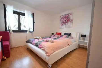 Ground-Floor Apartment in Omišalj for 4 Guests