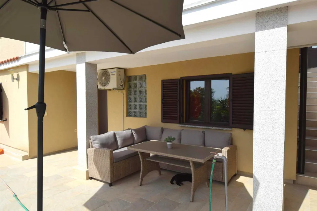 Ground-Floor Apartment in Omišalj for 4 Guests