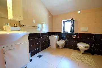 3-Bedroom Apartment in Omišalj with Shared Pool