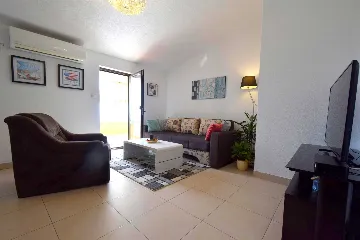 3-Bedroom Apartment in Omišalj with Shared Pool