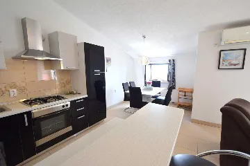 3-Bedroom Apartment in Omišalj with Shared Pool