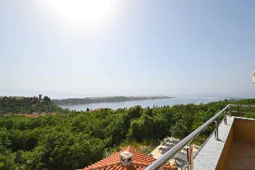 3-Bedroom Apartment in Omišalj with Shared Pool