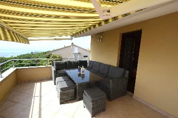 3-Bedroom Apartment in Omišalj with Shared Pool