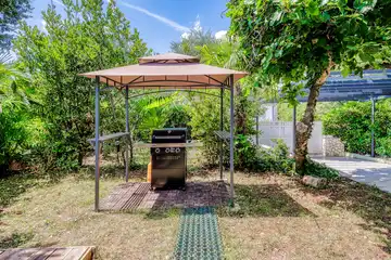 Apartment in Njivice near the Beach for 4 Guests