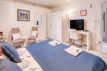 Apartment in Njivice near the Beach for 4 Guests