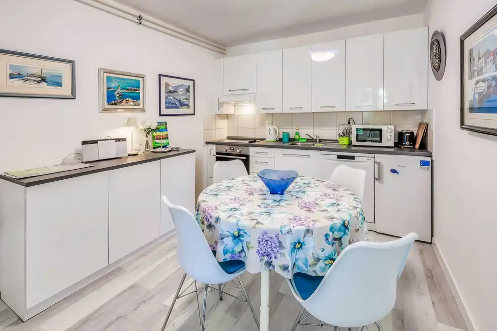 Apartment in Njivice near the Beach for 4 Guests