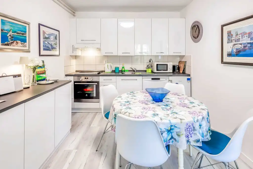 Apartment in Njivice near the Beach for 4 Guests