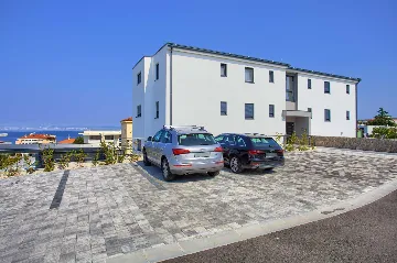 3-Bedroom Air-Conditioned Apartment with Sea View in Malinska