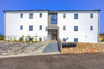 3-Bedroom Air-Conditioned Apartment with Sea View in Malinska