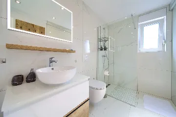 3-Bedroom Air-Conditioned Apartment with Sea View in Malinska