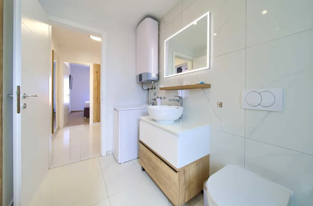 3-Bedroom Air-Conditioned Apartment with Sea View in Malinska