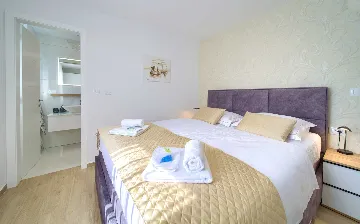 3-Bedroom Air-Conditioned Apartment with Sea View in Malinska