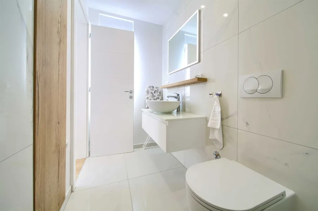 3-Bedroom Air-Conditioned Apartment with Sea View in Malinska