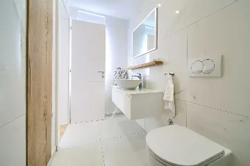 3-Bedroom Air-Conditioned Apartment with Sea View in Malinska