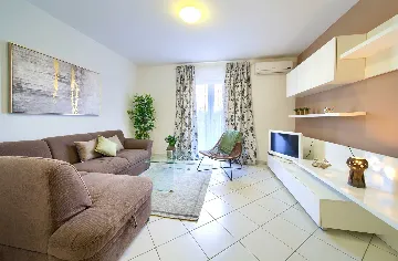 2-Bedroom Apartment with Terrace in Malinska
