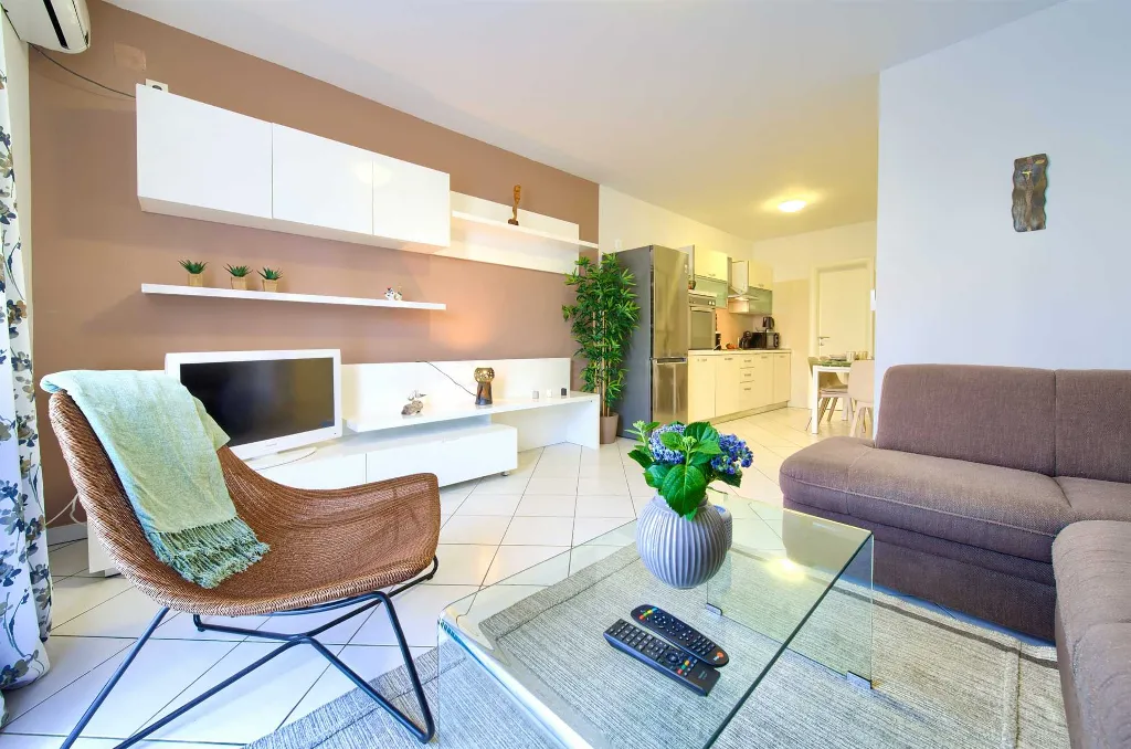 2-Bedroom Apartment with Terrace in Malinska