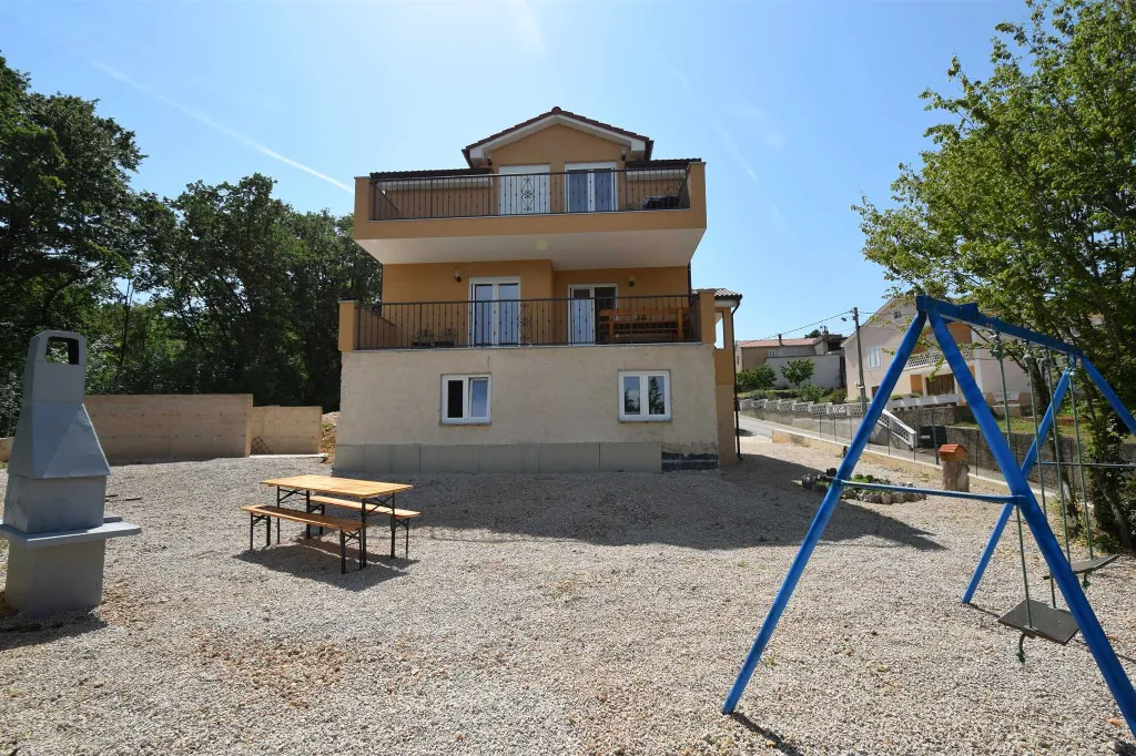 2-Bedroom Holiday House in Risika for 4 Guests