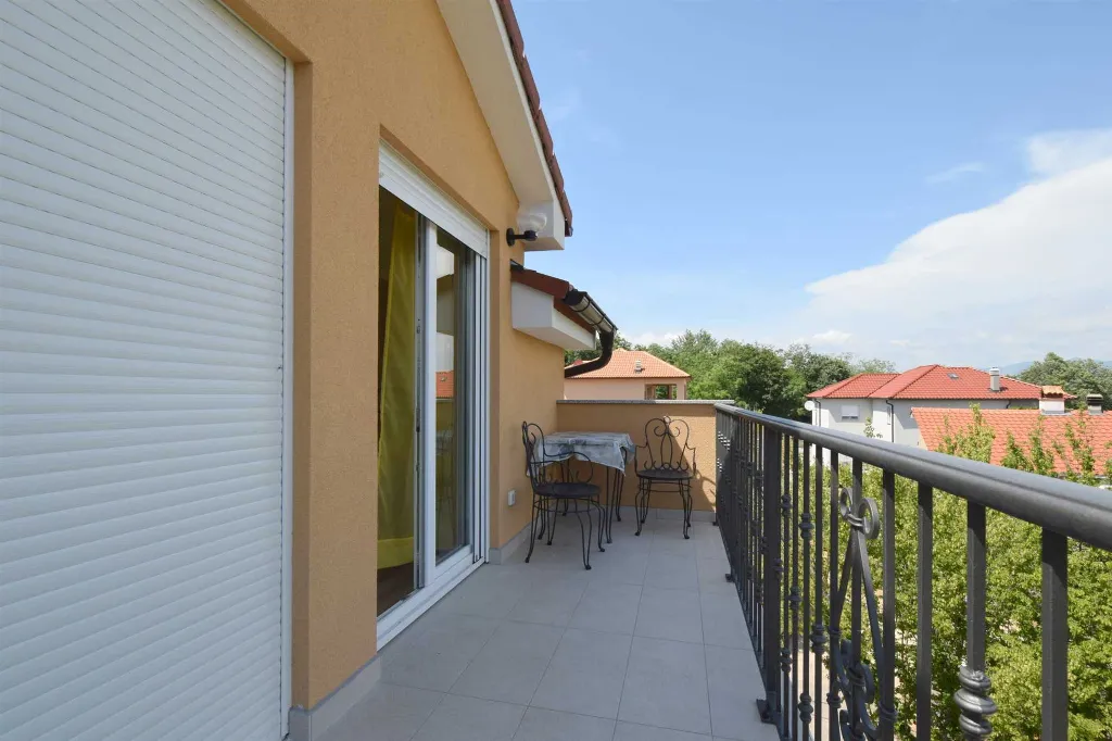 2-Bedroom Holiday House in Risika for 4 Guests