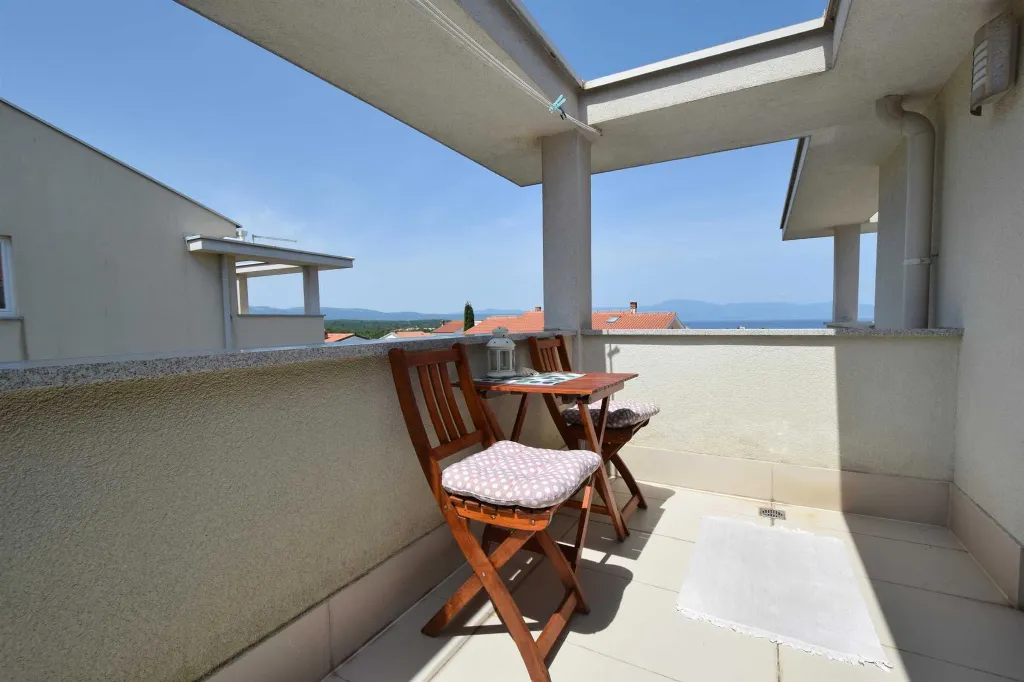 3-Bedroom Apartment in Malinska for 7 Guests