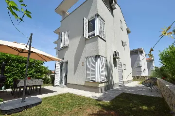 3-Bedroom Apartment in Malinska for 7 Guests