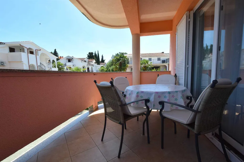 Apartment with Balcony for 3 in Malinska