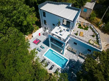 Villa for 8 Guests with Pool & Sea View in Grižane