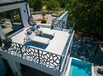 Villa for 8 Guests with Pool & Sea View in Grižane