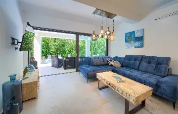 Villa for 8 Guests with Pool & Sea View in Grižane