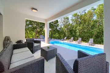 Villa for 8 Guests with Pool & Sea View in Grižane