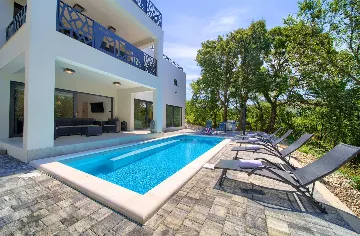 Villa for 8 Guests with Pool & Sea View in Grižane