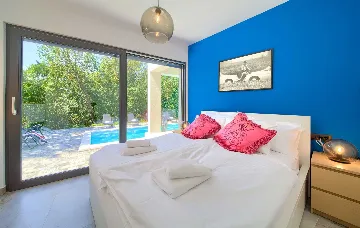 Villa for 8 Guests with Pool & Sea View in Grižane