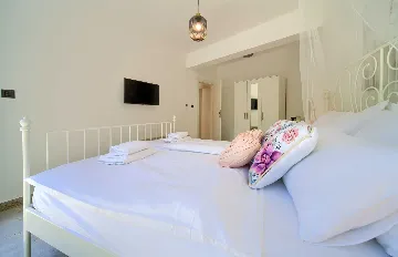 Villa for 8 Guests with Pool & Sea View in Grižane