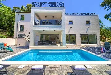 Villa for 8 Guests with Pool & Sea View in Grižane