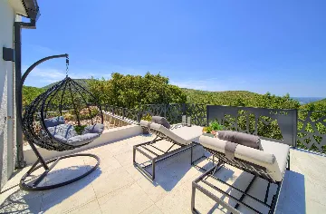 Villa for 8 Guests with Pool & Sea View in Grižane