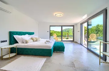 Villa for 8 Guests with Pool & Sea View in Grižane