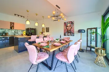 Villa for 8 Guests with Pool & Sea View in Grižane