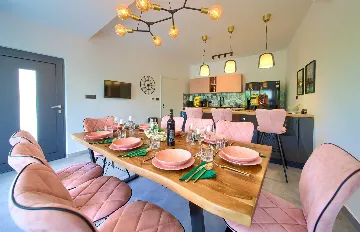 Villa for 8 Guests with Pool & Sea View in Grižane