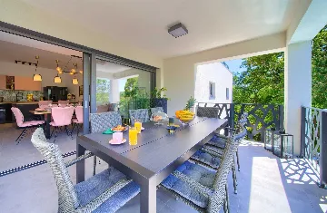 Villa for 8 Guests with Pool & Sea View in Grižane