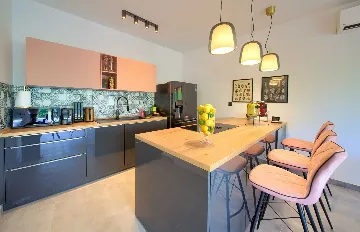 Villa for 8 Guests with Pool & Sea View in Grižane