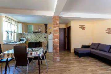 One-Bedroom Apartment in Porat for 2 Guests