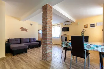 One-Bedroom Apartment in Porat for 2 Guests